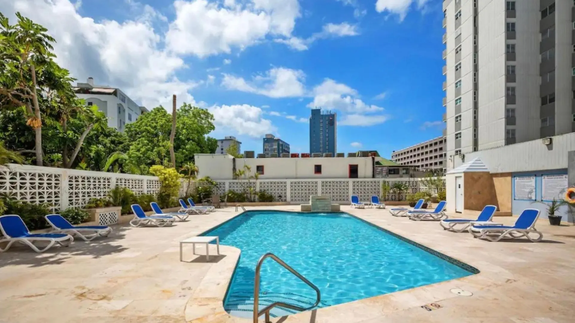 Apartamentos En Excelente Zona Condado, San Juan, Puerto Rico contacts